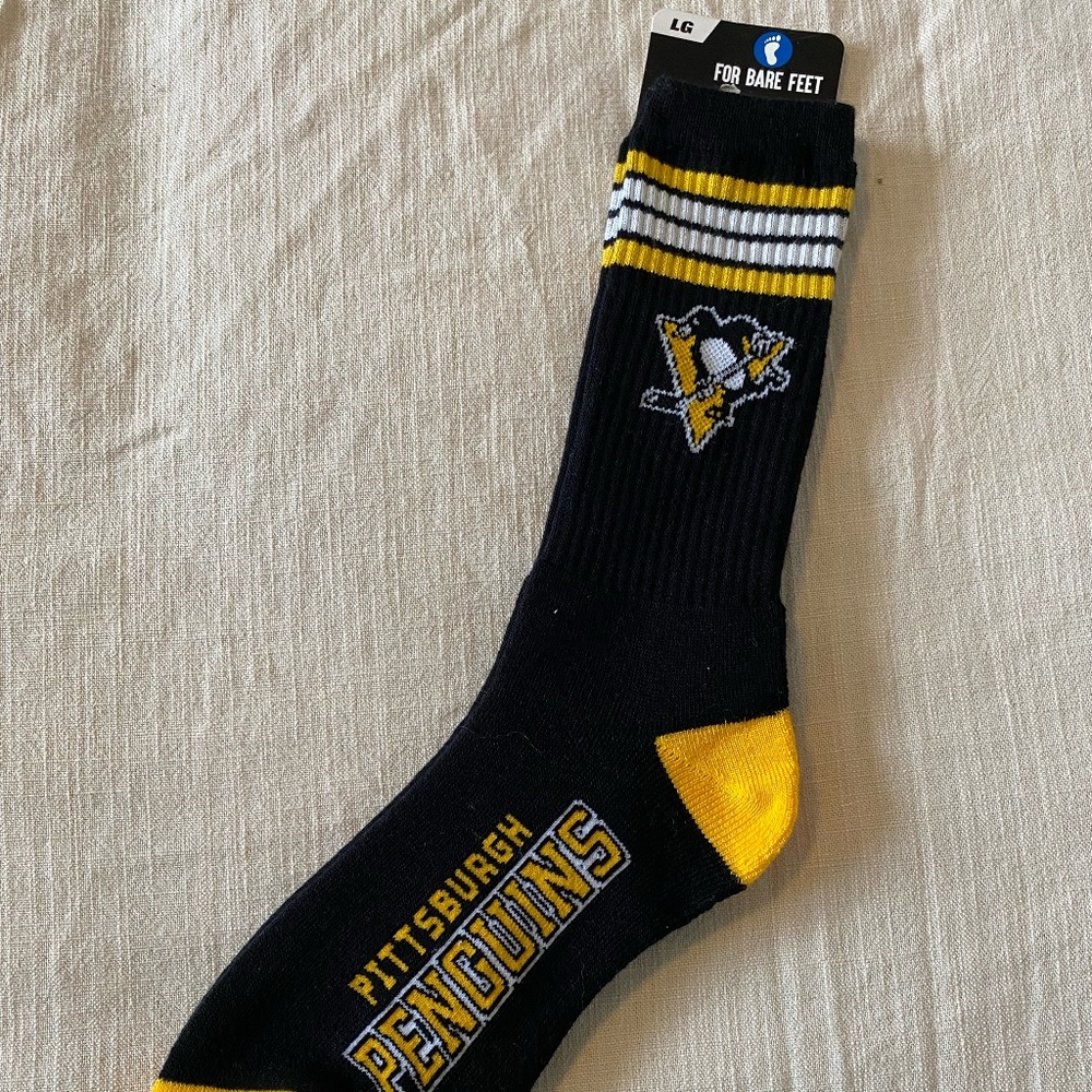 NWT Men's Licensed Pittsburgh Penguins Socks
